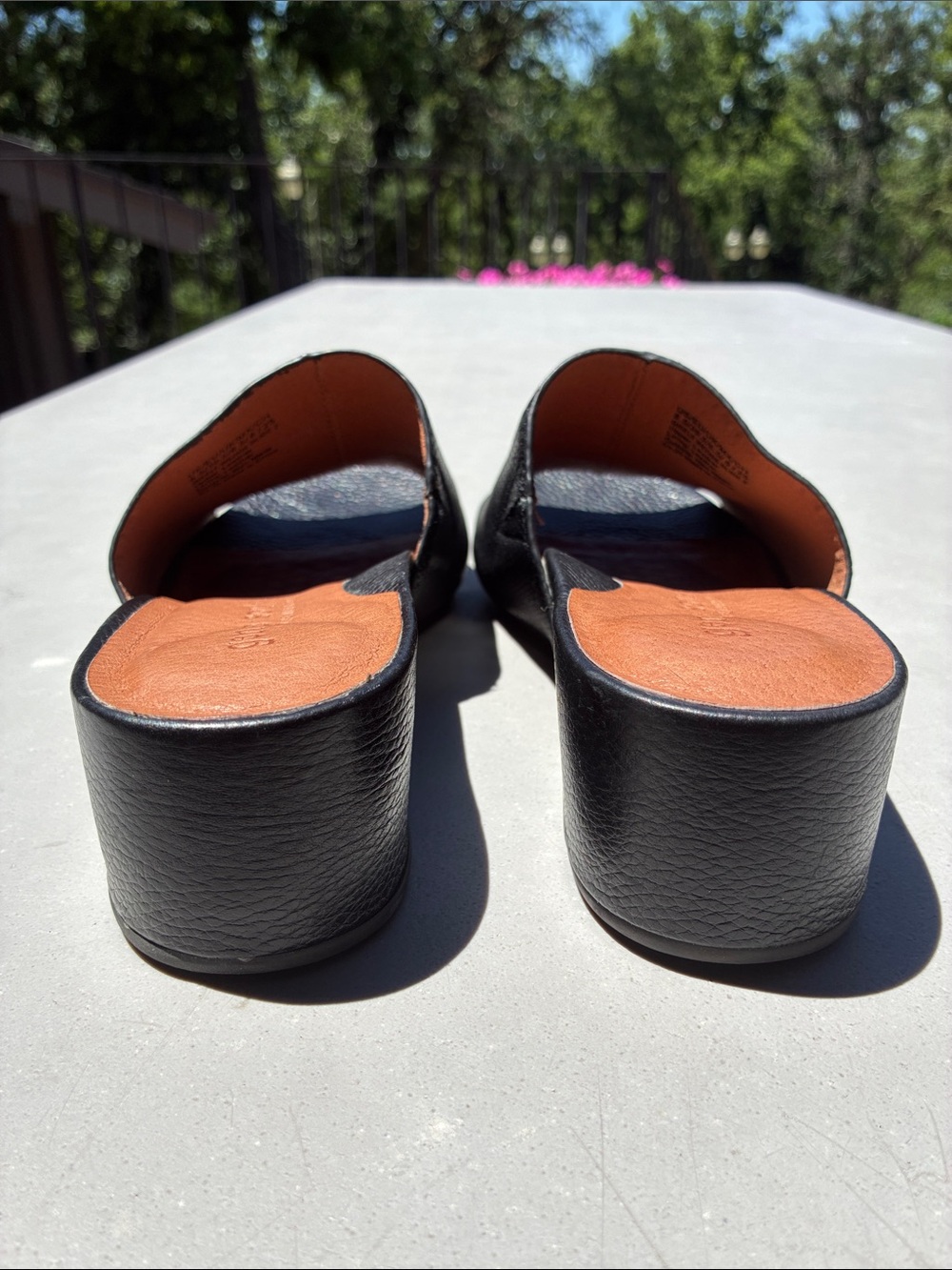 GENTLE SOULS BY KENNETH COLE GISELE BLACK LEATHER WEDGE SLIDE SANDAL SIZE 8.5 - Picture 5 of 9
